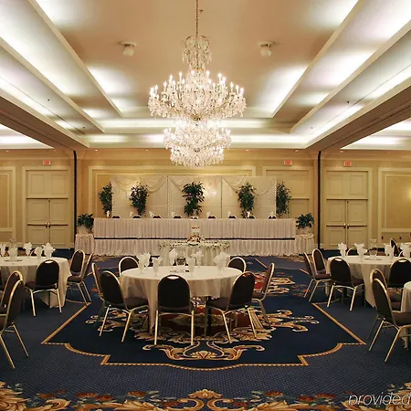 DoubleTree by Hilton Canton Downtown 