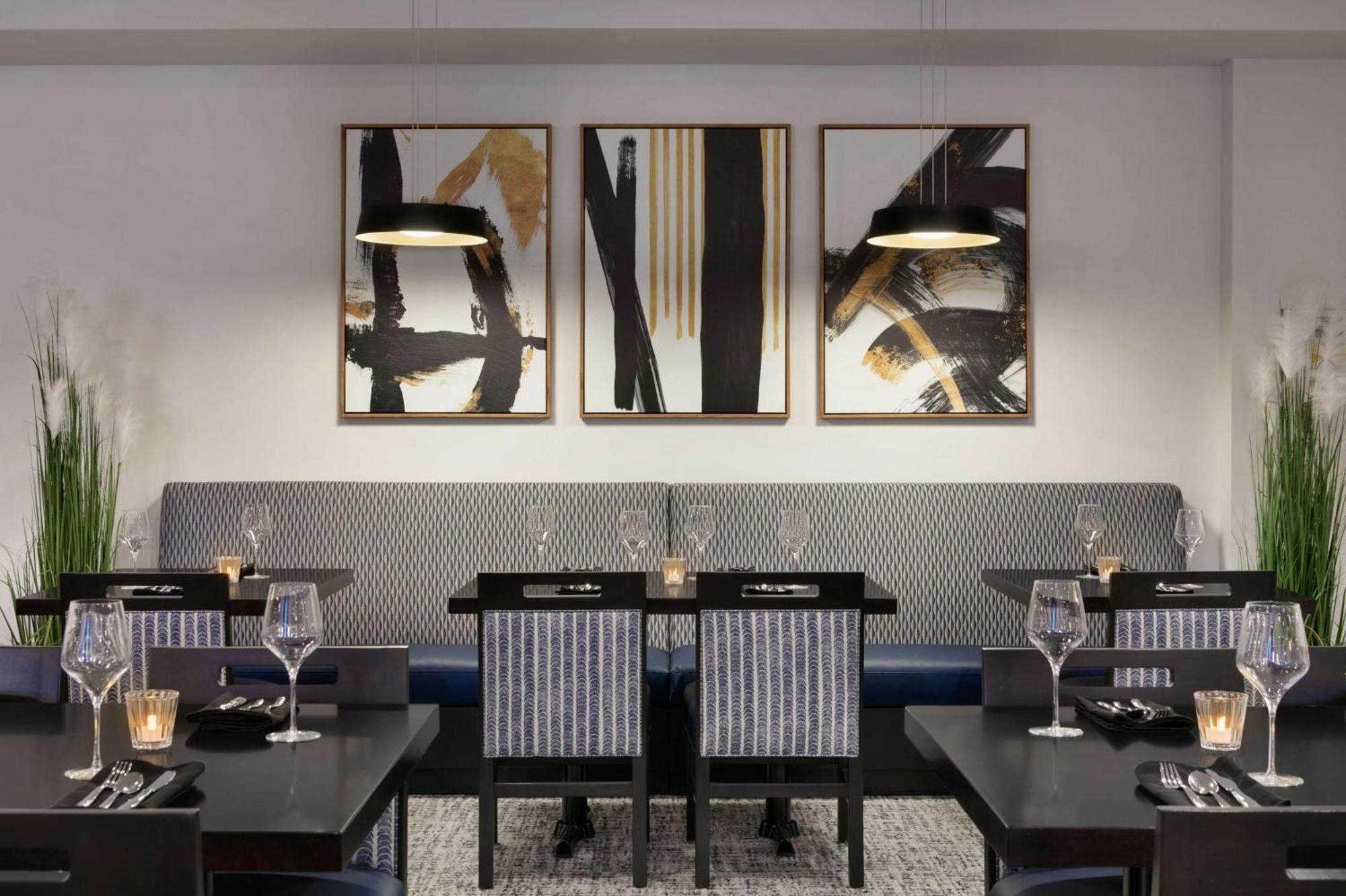 Doubletree By Hilton Downtown 4*
